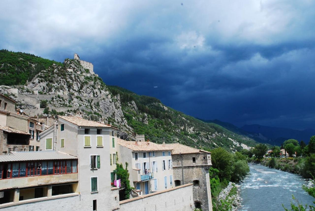 Les Gites D'Intervalles Entrevaux Exteriör bild