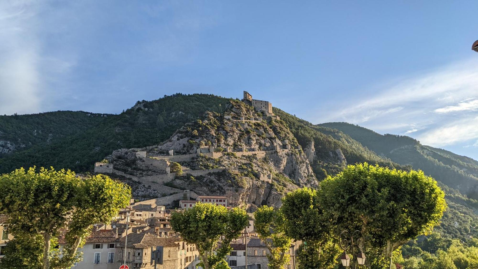 Les Gites D'Intervalles Entrevaux Exteriör bild